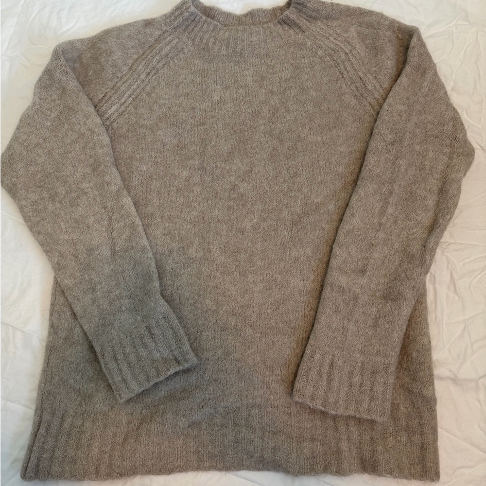 Everlane Light Gray Knit Sweater